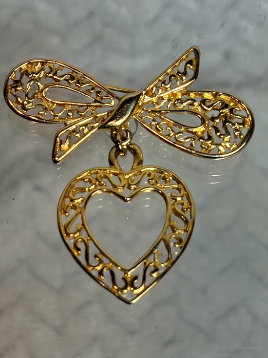 Jewelry - Vintage Gold Filigree Bow Brooch Heart Dangle Charm Coquette Romantic Aesthetic
